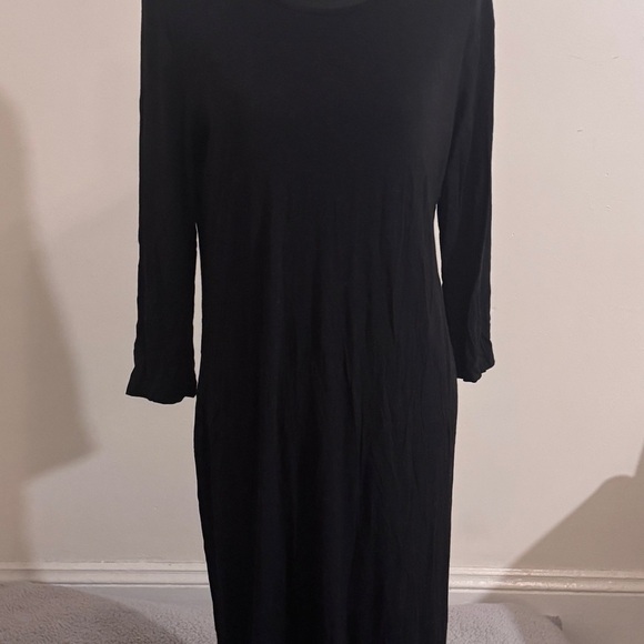 Elegant Black Dress - Picture 3 of 4